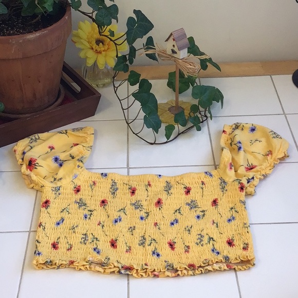 Forever 21 Tops - ‘Forever 21’ Summery Smocked Crop Top